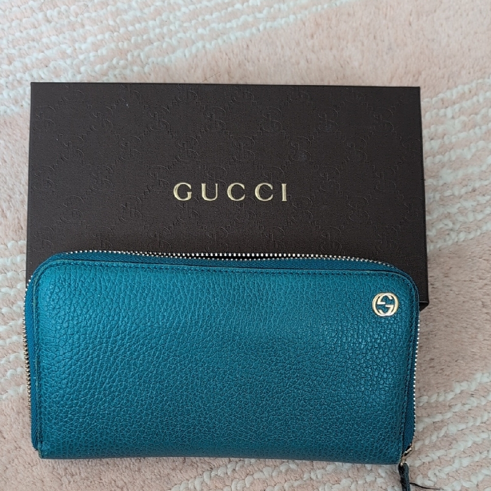 Gucci Interlocking G Logo Leather Continental Wallet
